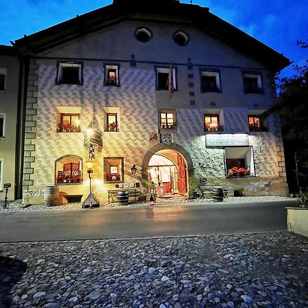 Chasa De Capol - Historische Gaststaette & Weinkellerei Otel Santa Maria Val Muestair Dış mekan fotoğraf