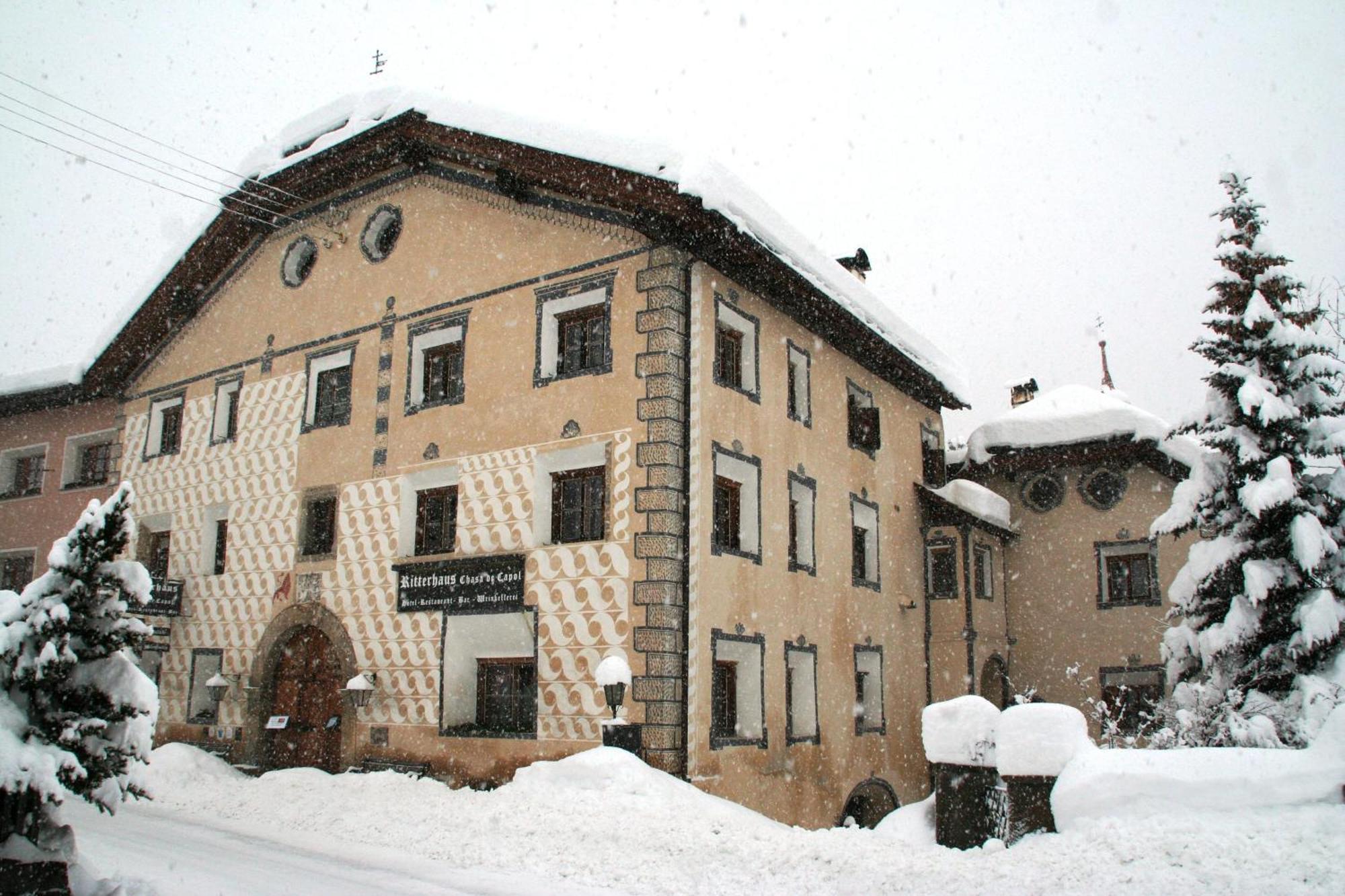 Chasa De Capol - Historische Gaststaette & Weinkellerei Otel Santa Maria Val Muestair Dış mekan fotoğraf