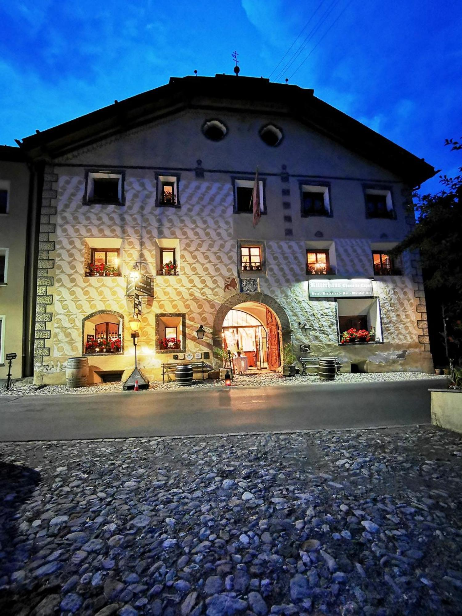 Chasa De Capol - Historische Gaststaette & Weinkellerei Otel Santa Maria Val Muestair Dış mekan fotoğraf