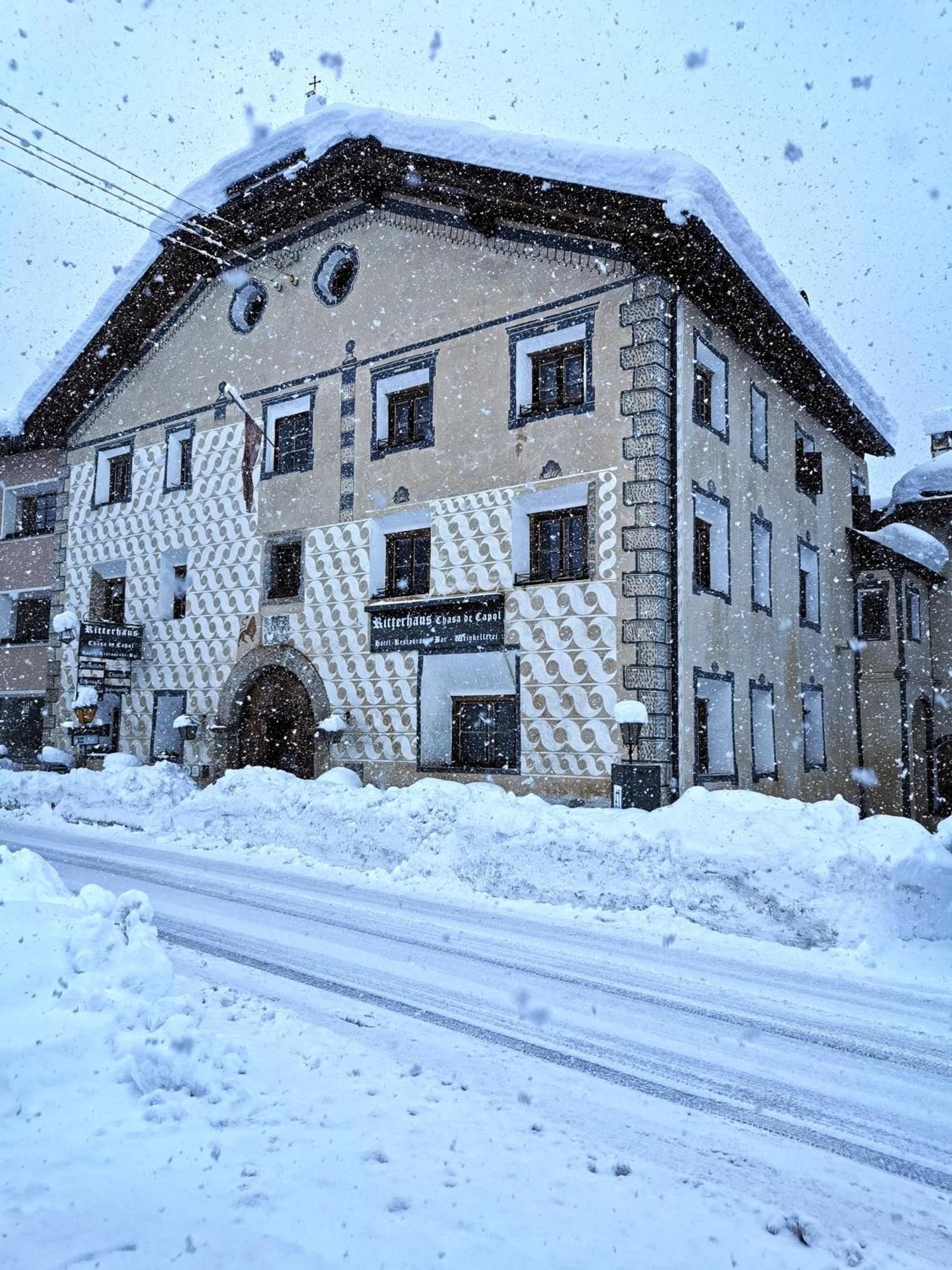 Chasa De Capol - Historische Gaststaette & Weinkellerei Otel Santa Maria Val Muestair Dış mekan fotoğraf